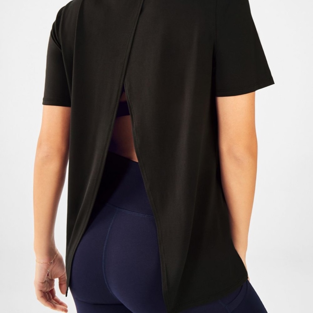 Fabletics open back black t shirt